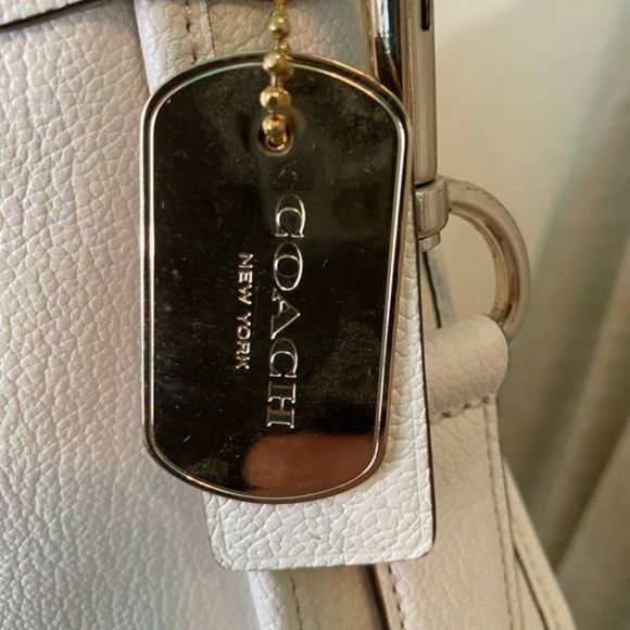 👜⭐️💯Authentic Coach Leather White shoulder bag⭐️ - Picture 9 of 10